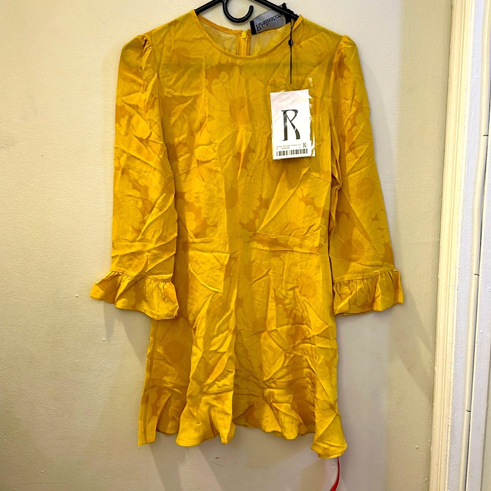 Cute Sunflower dress, with ruffled sleeves